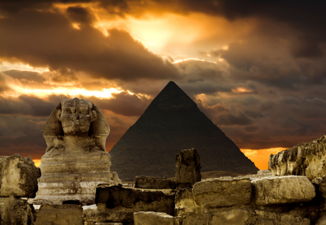 The Pyramids of Giza